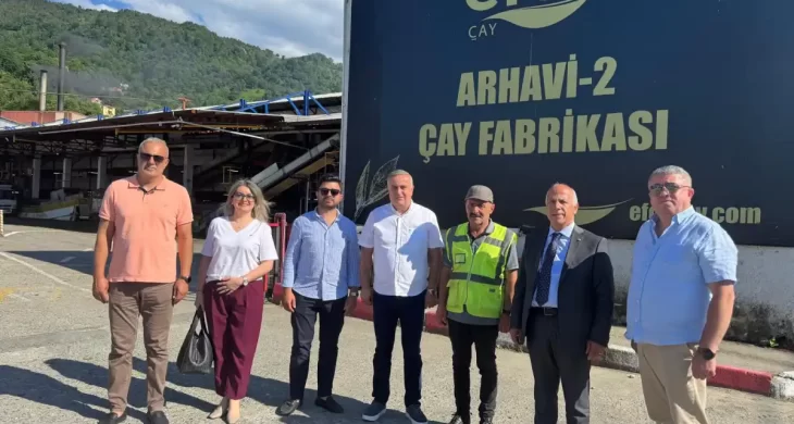 Artvin Ticaret Borsası Heyeti, çay fabrikasını inceledi