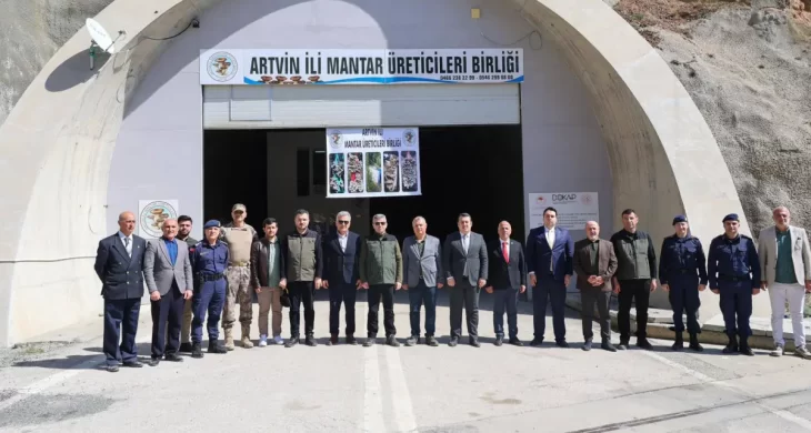 Artvin Valisi Ergün, mantar üretim tesisini inceledi