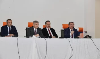 Artvin Valisi Ergün, Şavşat ilçesinde muhtarın sorunlarını dinledi