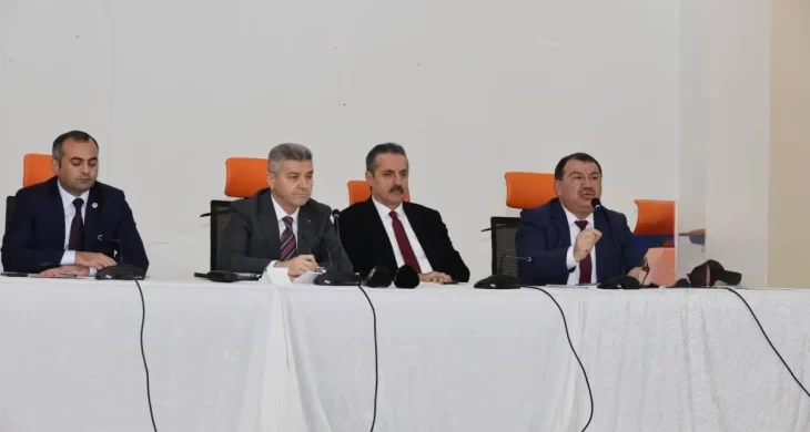 Artvin Valisi Ergün, Şavşat ilçesinde muhtarın sorunlarını dinledi