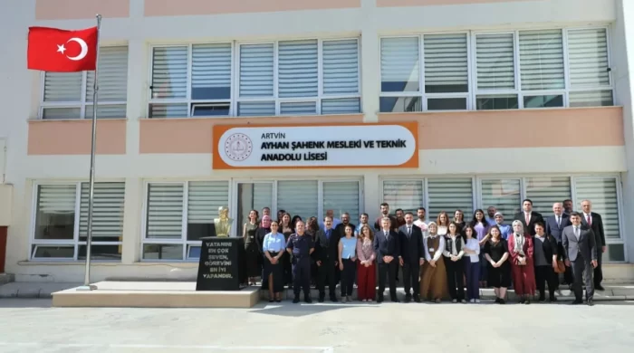 Artvin Valisi Ergün, “Teknik ve Mesleki Anadolu Liseleri nitelikli elemanlar yetiştiriyor”