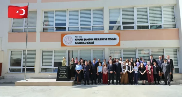 Artvin Valisi Ergün, “Teknik ve Mesleki Anadolu Liseleri nitelikli elemanlar yetiştiriyor”