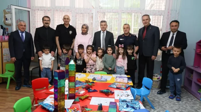 Artvin Valisi Ergün’den okul ziyaretleri