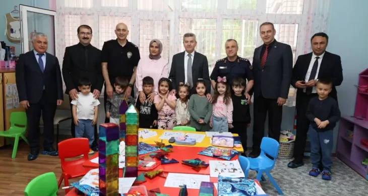 Artvin Valisi Ergün’den okul ziyaretleri