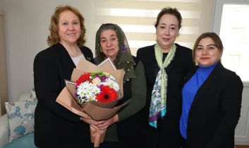 Artvin Valisi Ergün’den, şehit annesine kadınlar günü ziyareti