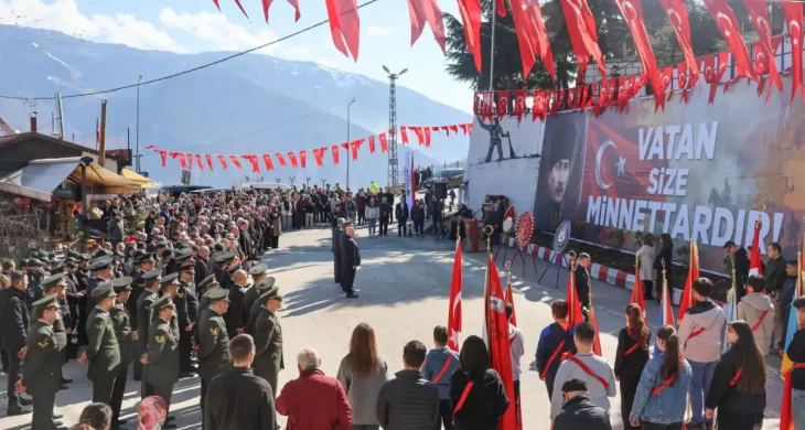 Artvin’de, 18 Mart Şehitleri Anma Günü ve Çanakkale Deniz Zaferi’nin 111. yıl dönümü dolayısıyla törenler düzenlendi