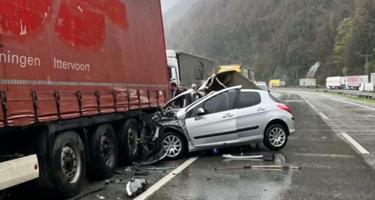 Artvin’de feci trafik kazası: 2 ölü, 1 yaralı