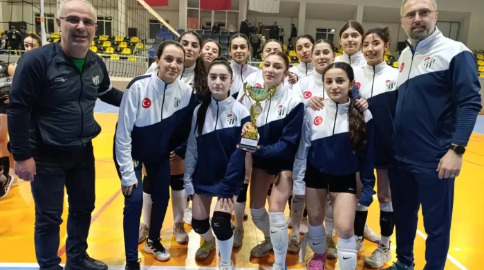 Artvin’de Genç Kızlar Voleybol Şampiyonu Artvinspor