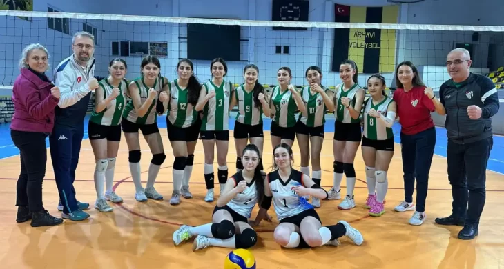 Artvin’in genç filenin sultanlarından 3-0’lık net galibiyet