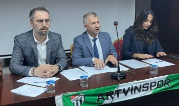 Artvinspor kulübü başkanı İrfan Yıldırım 3. kez güven tazeledi