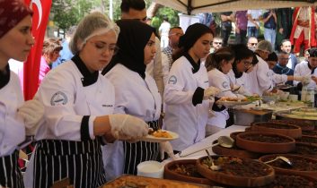 Gastronomi Şenliğinde 100 Öğrenci 11 Farklı Yemek Hazırladı
