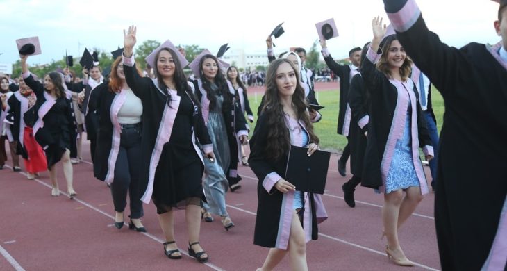 ASÜ’de Mezuniyet Coşkusu Başladı