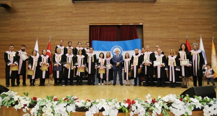 ASÜ’de Ünvan Alan 130 Akademisyen Cübbelerini Giydi
