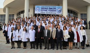 ASÜ’de Genç Tıpçılar Beyaz Önlüklerini Giydi