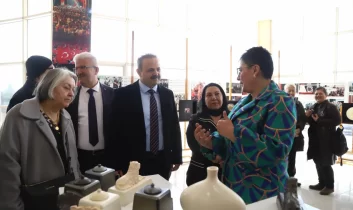 ASÜ’de Aksaray’a özgü  hediyelik seramik sergisi açıldı