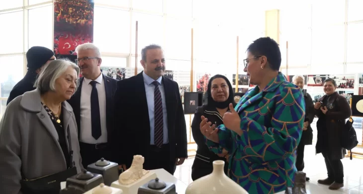 ASÜ’de Aksaray’a özgü  hediyelik seramik sergisi açıldı