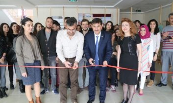 Resim Öğrencileri Yazı Sergisi Açtı