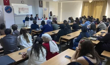 AÜ’den göz sağlığına dikkat çeken seminer