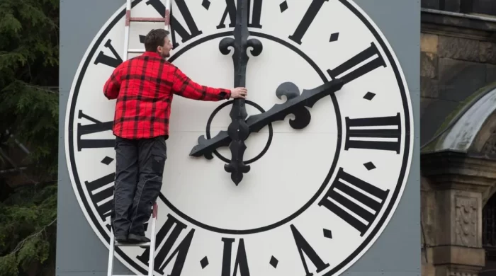 Avrupa yaz saatine geçiyor: Saatler bu pazar ileri alınacak