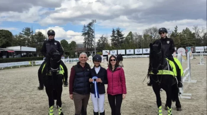 AYBÜ Binicisi Defne Turasan’dan Polis Haftasında çifte kupa başarısı