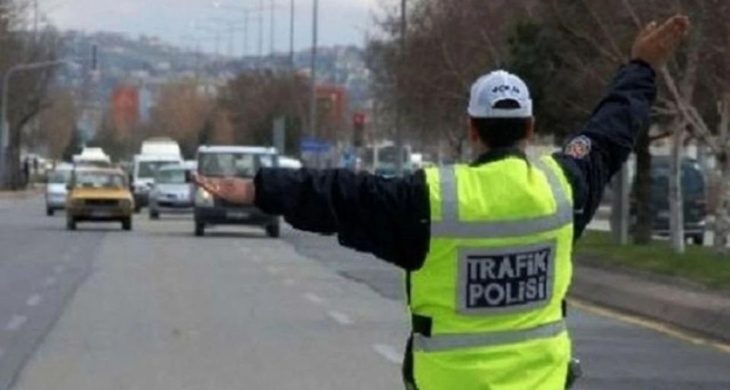 Amasya’da ‘dur’ ihtarına uymayan motosikletli çocuk polise çarptı