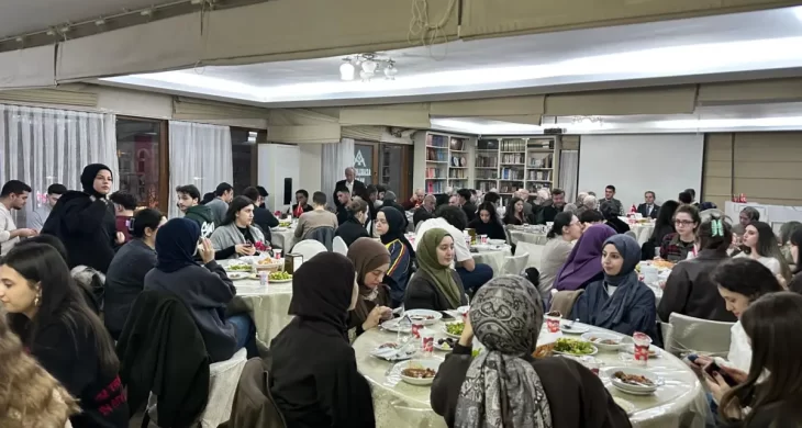 Azaklıoğlu vakfı iftarda geleceğin mimarlarıyla buluştu