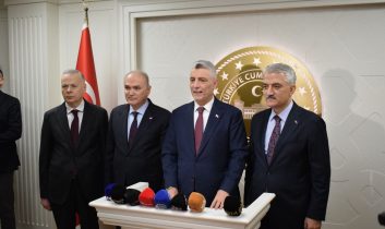 Ticaret Bakanı Bolat, Düzce’de ilk müjdeyi esnaflar için verdi