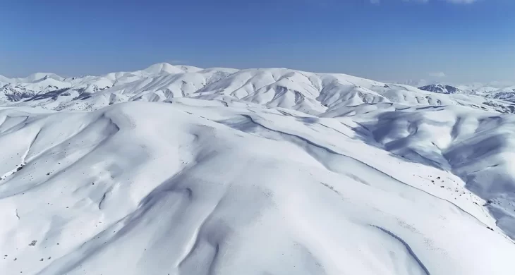Baharda kış: Bayburt’ta kar kalınlığı 2 metreyi aştı