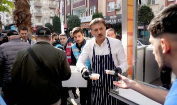 Bahçelievler’de şehitler için mevlit: Vatandaşlara lokma ikramı