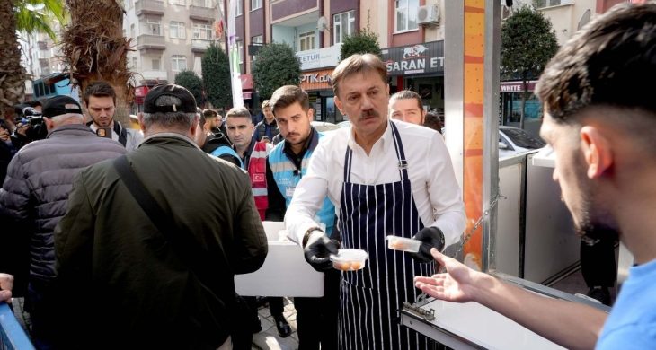 Bahçelievler’de şehitler için mevlit: Vatandaşlara lokma ikramı