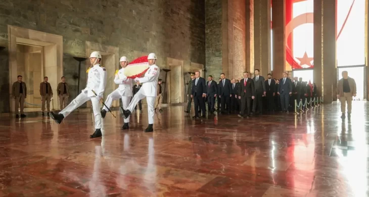 Bakan Bak İle Beraberindeki Heyet Anıtkabir’i Ziyaret Etti