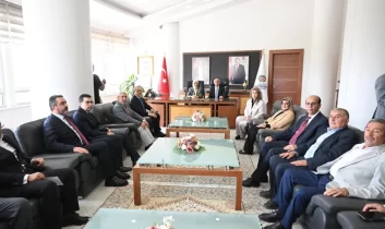 Bakan Göktaş’tan Başkan Er’e: “Bir tane daha yapmak lazım”