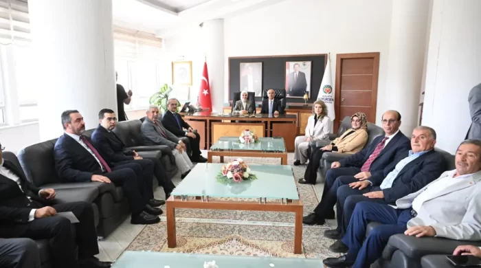 Bakan Göktaş’tan Başkan Er’e: “Bir tane daha yapmak lazım”