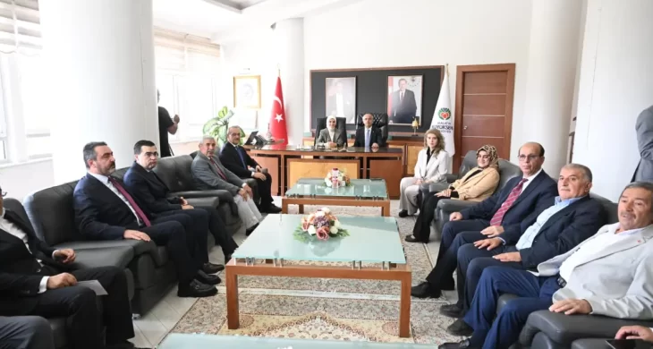 Bakan Göktaş’tan Başkan Er’e: “Bir tane daha yapmak lazım”