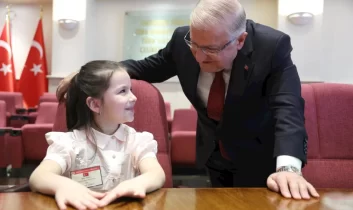 Bakan Güler, 23 Nisan’da şehit ve gazi çocuklarıyla buluştu