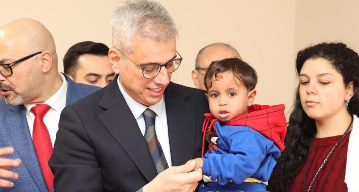 Bakan Memişoğlu Mısır’da Filistinli hastaları ziyaret etti