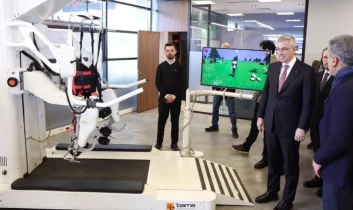 Bakan Memişoğlu TEKNOKENT’te direksiyonsuz yolculuk yaptı