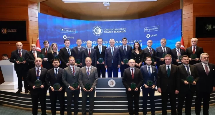 Bakan Ömer Bolat, Uluslararası Rekabet Zirvesi’nde Konuştu