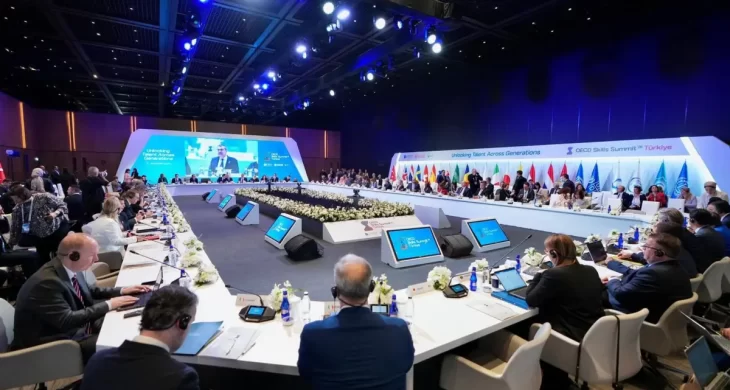 Bakan Tekin, OECD Beceriler Zirvesine Başkanlık Etti