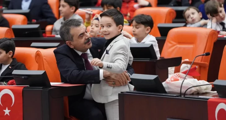 Bakan Tekin’in 23 Nisan Mesajı