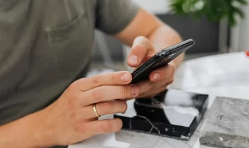 ‘Banka personeliyiz’ diyerek 1,5 milyon lira dolandırdılar