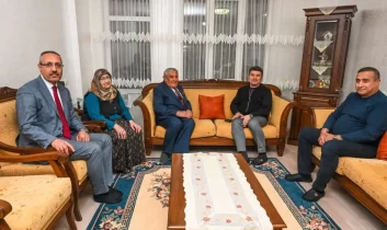 Başkan Dinçer, iftar sofalarında vatandaşlarla buluşuyor