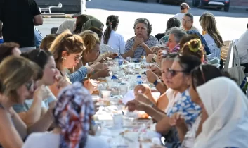 Başkan Eşki Kent Bostanı’nda üretici kadınlarla buluştu