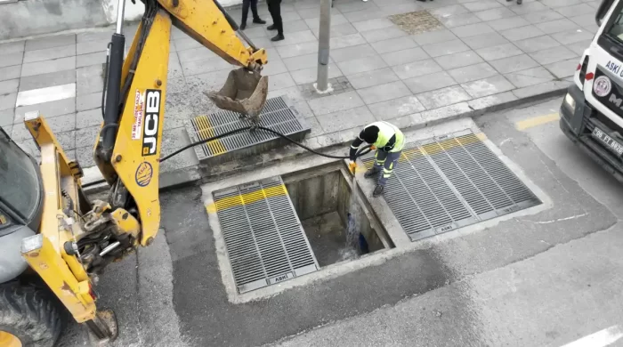 Başkent’in yağmur suyu altyapısında temizlik ve bakım çalışmaları sürüyor