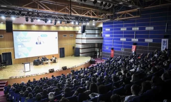 Başkent’te moda rüzgârı: Kocatepe Sohbetleri’nin konuğu Dilek Hanif oldu