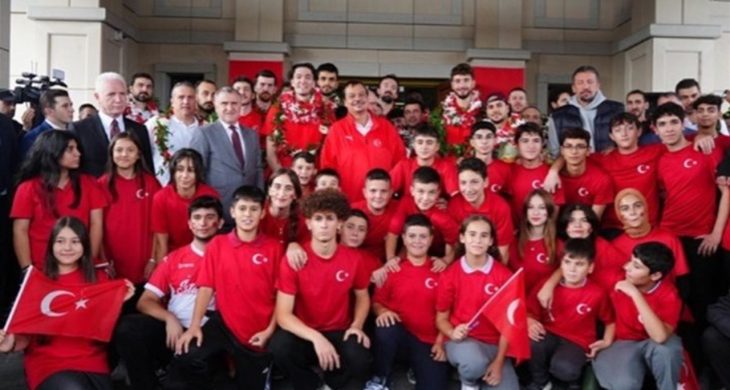 Paralimpik Milli sporcular tarihi başarılara imza attı