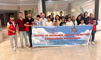 Batman’da Okul Destek Projesinden faydalanan öğrenciler yemekte buluştu