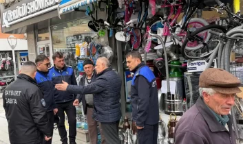 Bayburt’ta kaldırım işgallerine zabıta denetimi