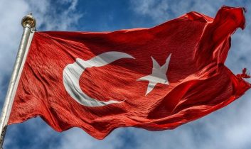 Bayrağımıza saldırı soruşturmasında 14 gözaltı