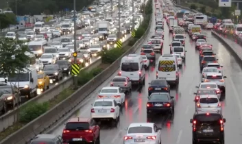 Bayram süresince bazı güzergâhlarda ağır vasıta trafiğine geçici kısıtlama